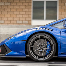 Load image into Gallery viewer, Vorsteiner Lamborghini Huracan Novara Edizione Aero Front Fenders w/Integrated Vents and Splash Shields (2x2 Gloss Carbon)