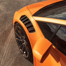 Load image into Gallery viewer, Vorsteiner Lamborghini Huracan Novara Edizione Aero Front Fenders w/Integrated Vents and Splash Shields (2x2 Gloss Carbon)